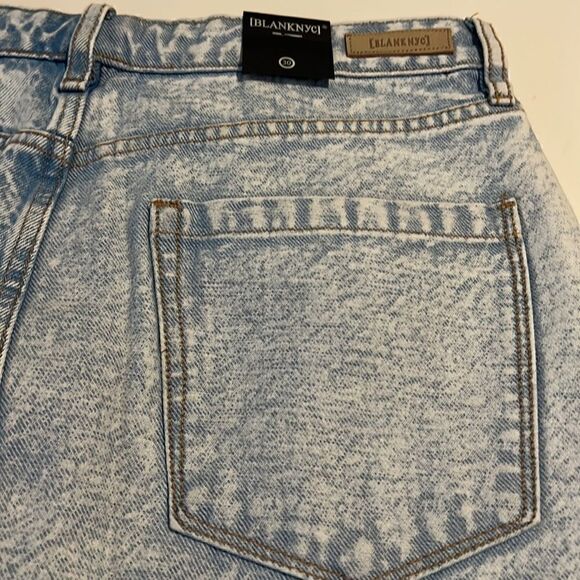 Blank NYC Denim Distressed Raw Hem Pockets Skirt Size 30 NWT - Picture 11 of 11